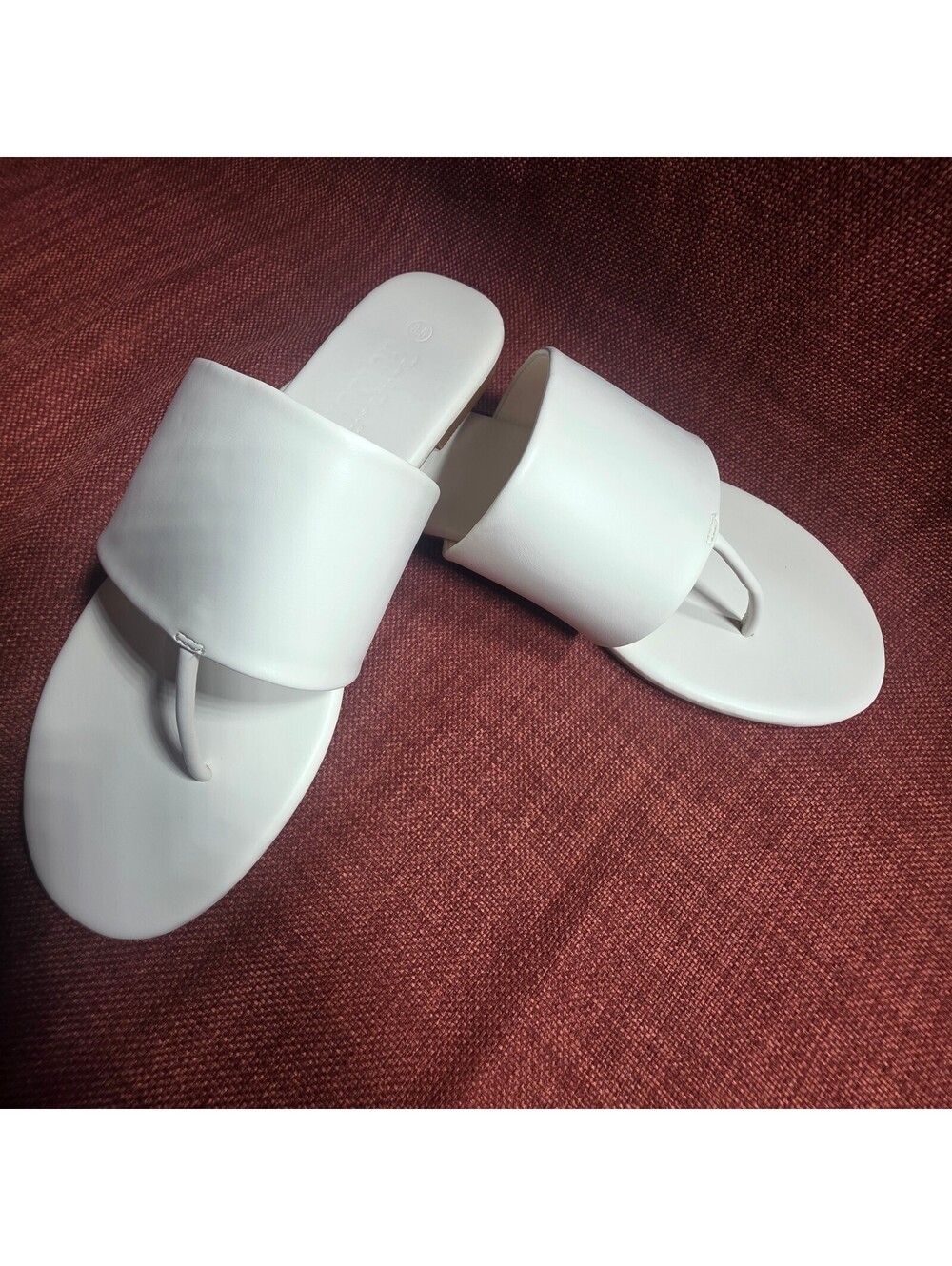 New in box - Wmns 8.5 - GotSoft white slide sandals - Picture 3 of 5